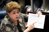 Defensa dice que Rousseff es "víctima" de una "elite política y económica"
