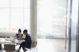 Mujeres en Colombia: estudian más, pero ganan menos