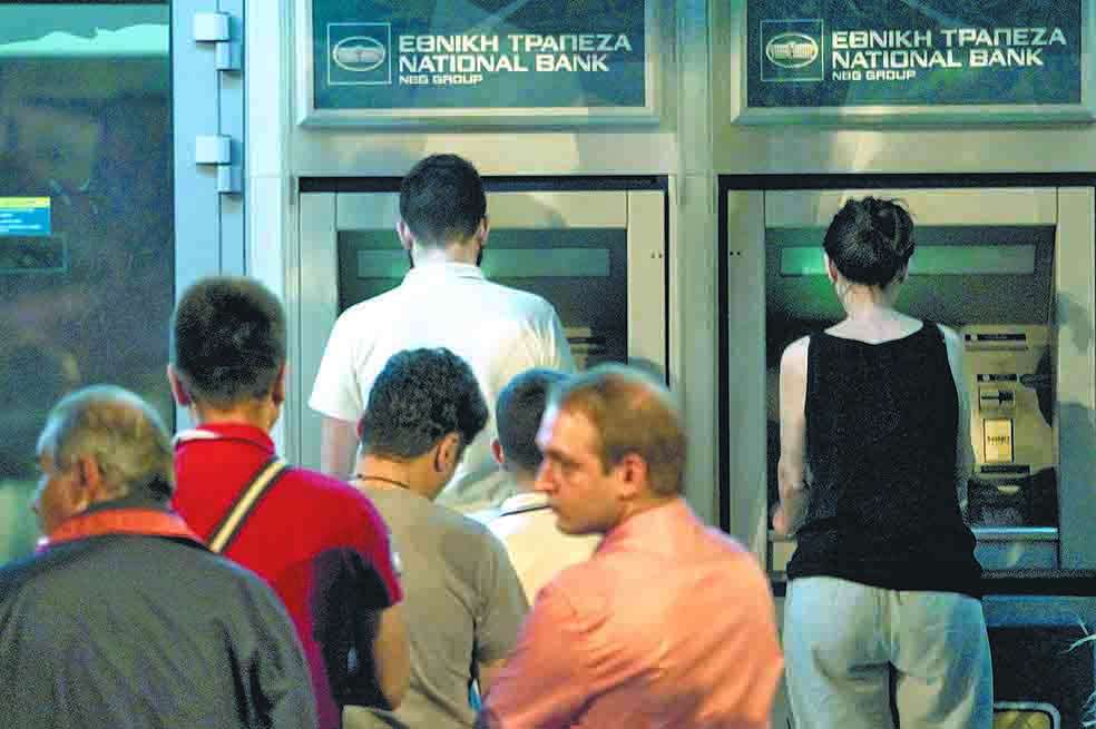 Una de las tantas imágenes de la crítica situación que viven los griegos por estos días. / Bloomberg