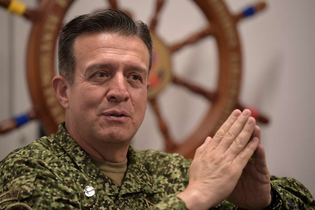 Almirante, Comandante de las Fuerzas Militares, quien coordina las operaciones del Ejército, Armada y Fuerza Aérea.