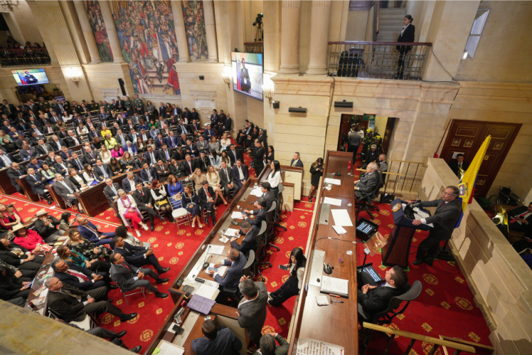 Consejo de Estado frena decreto de Petro que busca recortar sueldo a congresistas