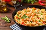 Arroz especiado con verduras y pollo