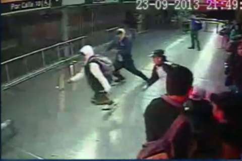 18 años de cárcel a joven que asesinó a un hincha en estación de TransMilenio