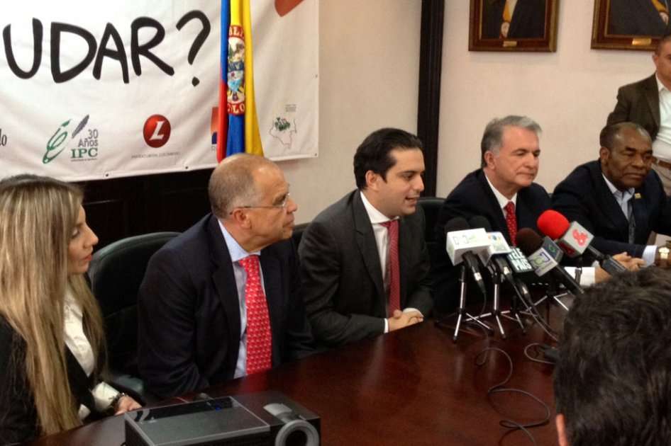 La representante Victoria Eugenia Vargas, el exfiscal Alfonso Gómez, el representante Simón Gaviria, y los senadores Rodrigo Villalba y Edinson Delgado, conforman la comisión.