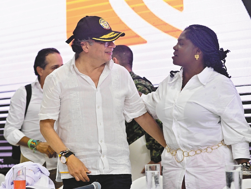 El presidente Petro y la vicepresidenta Márquez en la presentación del programa Jóvenes en Paz en Buenaventura.