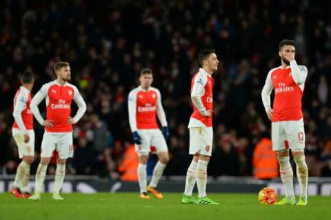 Arsenal perdió con Swansea y se alejó de la punta de la Premier