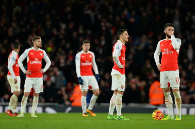 Arsenal perdió con Swansea y se alejó de la punta de la Premier