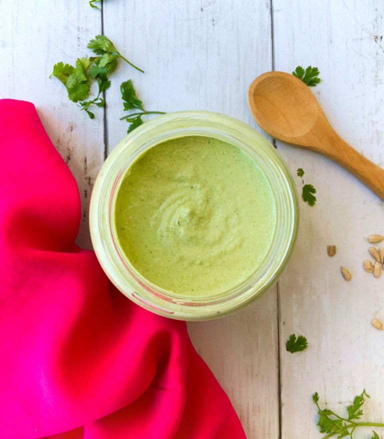 Esta es la receta de una saludable vinagreta cremosa para ensaladas