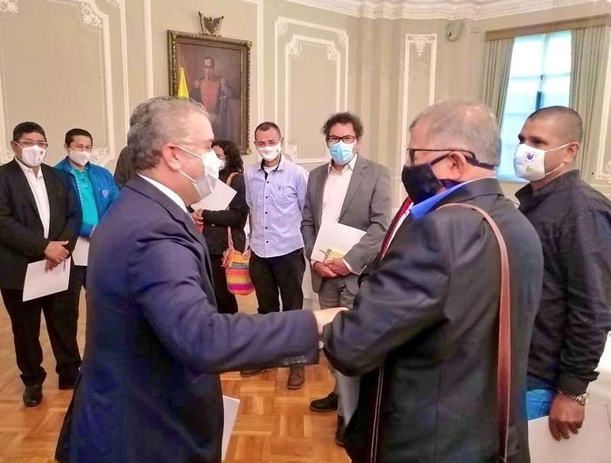 El viernes, luego de una semana en que la peregrinación de los excombatientes de las Farc se asentó en la Plaza de Bolívar, el presidente Iván Duque recibió a nueve líderes de los exguerrilleros, entre ellos a Pastor Alape.