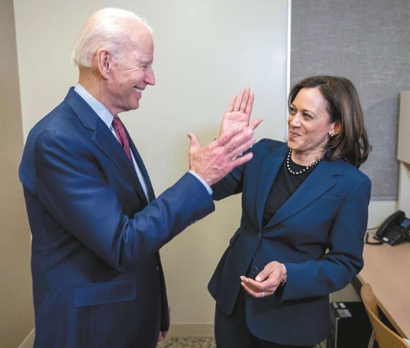 Hija de inmigrantes de Jamaica y de India, Kamala Harris (D) fue fiscal de San Francisco en dos períodos y fue elegida dos veces fiscal de California.