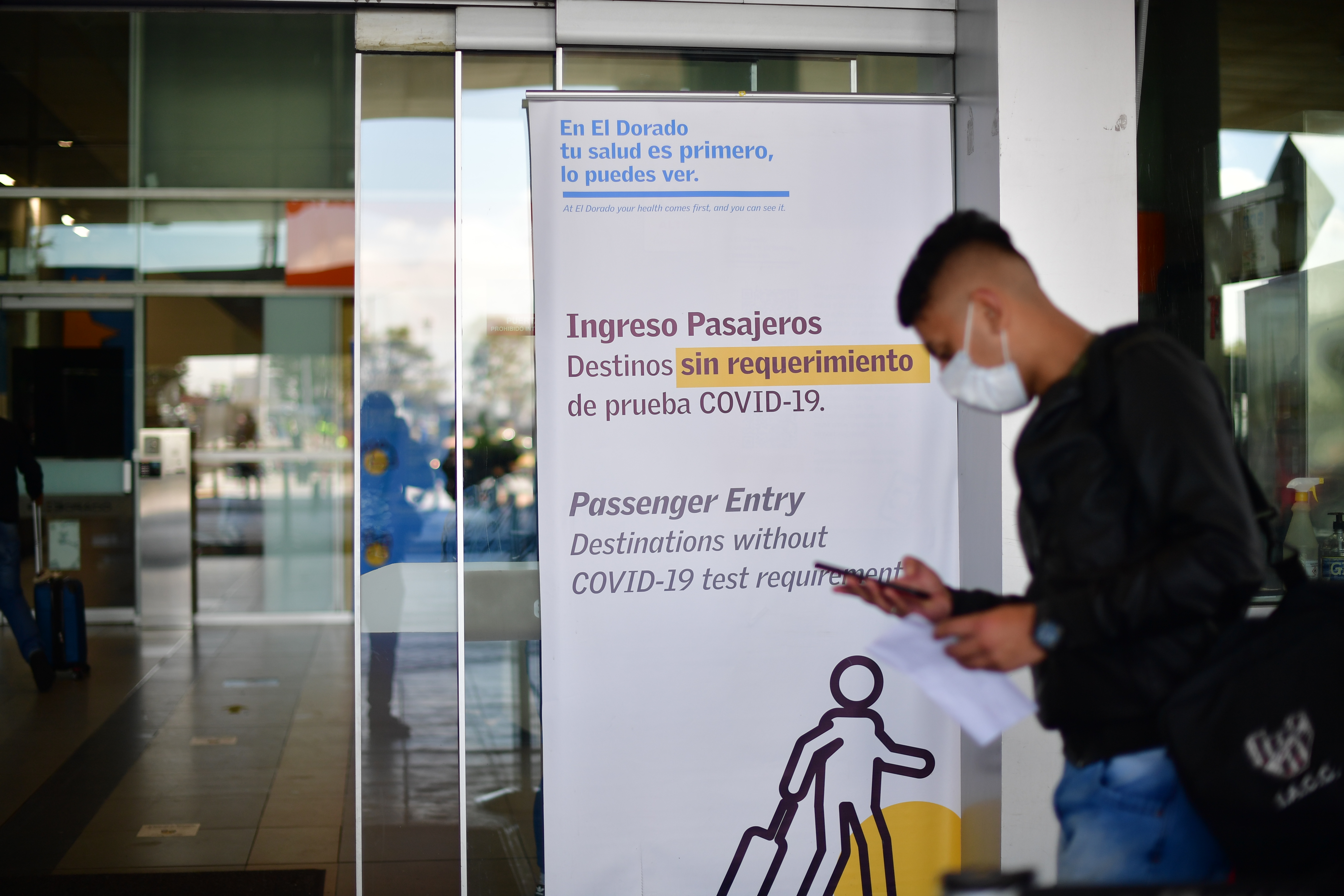Llegada y salida de pasajeros de esta terminal aérea, durante el segundo pico de la pandemia del Covid-19.