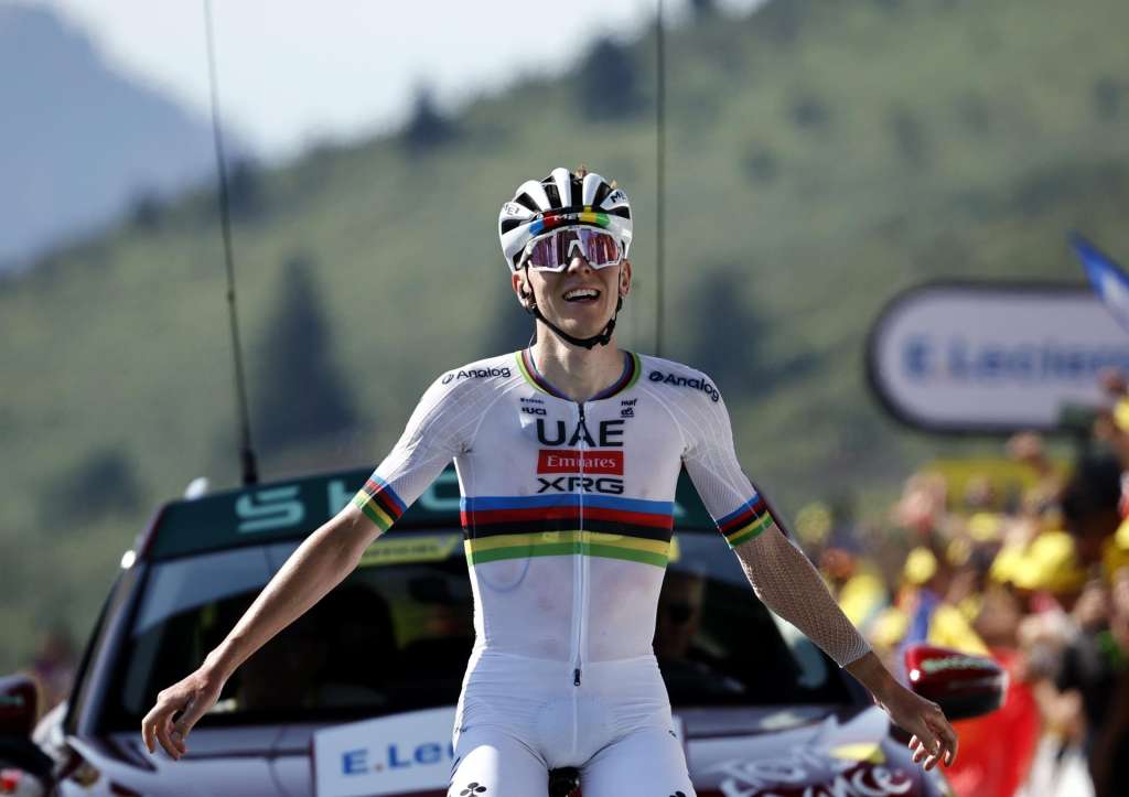 Hautacam (France), 17/07/2025.- Slovenian rider Tadej Pogacar of UAE Team Emirates celebrates after winning the 12th stage of the Tour de France cycling race over 180.6km from Auch to Hautacam, France, 17 July 2025. (Ciclismo, Francia) EFE/EPA/MARTIN DIVISEK