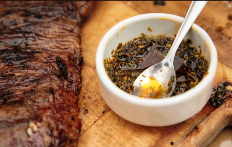 ¿Cómo se prepara el chimichurri argentino?