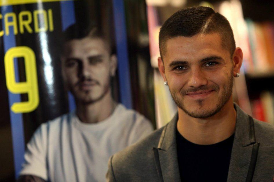 El delantero argentino del Inter de Milán, Mauro Icardi, durante la presentación de su libro "Sempre avanti" (Siempre delante) en Milán, Italia. / EFE