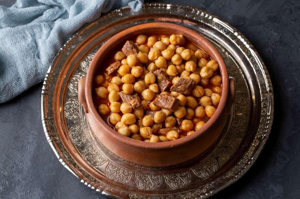 Garbanzos con hígado de pollo
