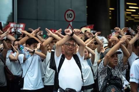 Miles de manifestantes protestaron en Hong Kong contra la extradición a China