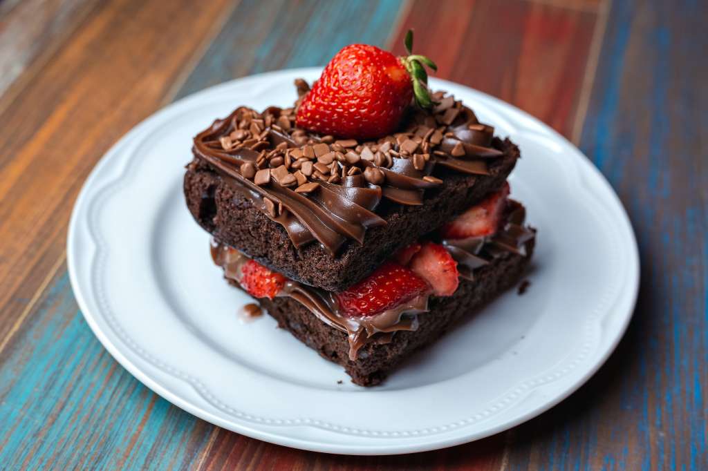 Torta de chocolate con fresas