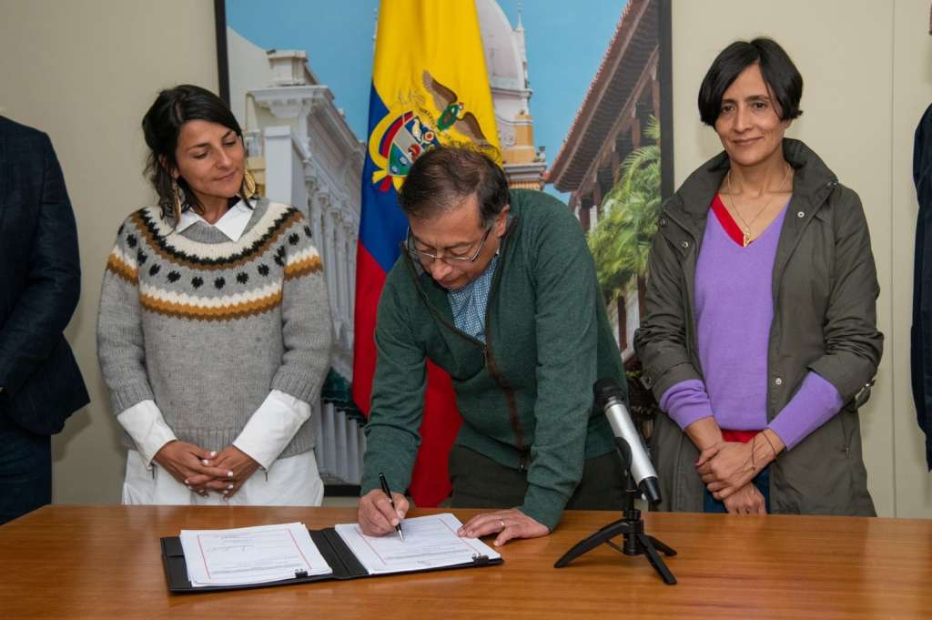 El presidente sanciona el Acuerdo de Escazú. /Twitter Gustavo Petro