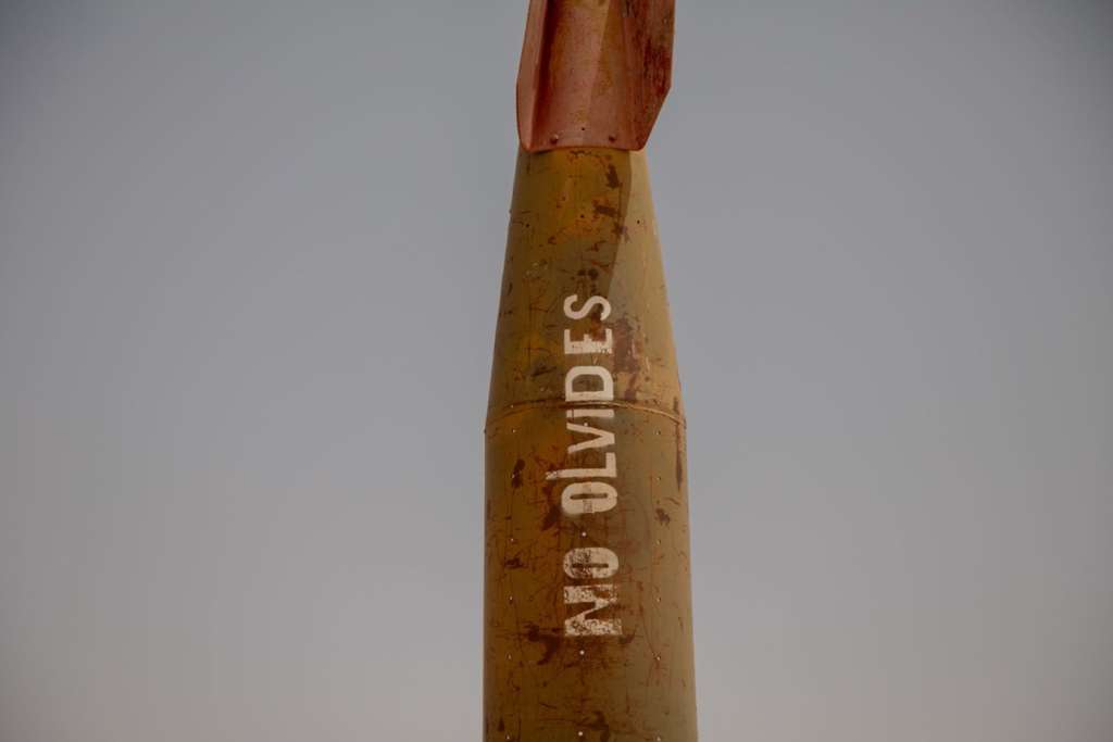 Un misil lanzado por Marruecos fue convertido en monumento en Rabuni, capital administrativa de los campamentos. Campamentos de refugiados saharauis, Tinduf, Argelia.