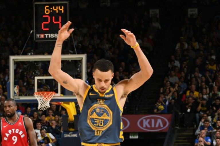 El basquetbolista Stephen Curry duda de la llegada a la Luna y la NASA le responde