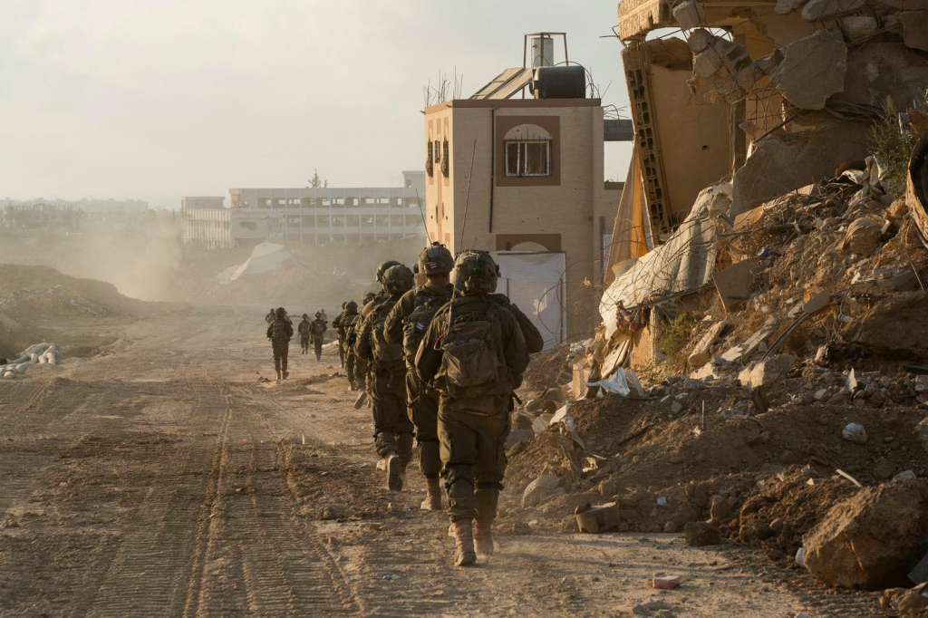 JERUSALÉN, 25/07/2024.- El Ejército israelí ha desmantelado unas 50 infraestructuras de milicianos palestinos y ha abatido a decenas de combatientes en sus operaciones en Jan Yunis, en el sur de la Franja de Gaza, tras el comienzo de una nueva ofensiva militar en la localidad este lunes, según un comunicado castrense. EFE/ Ejército Israelí SOLO USO EDITORIAL/SOLO DISPONIBLE PARA ILUSTRAR LA NOTICIA QUE ACOMPAÑA (CRÉDITO OBLIGATORIO)