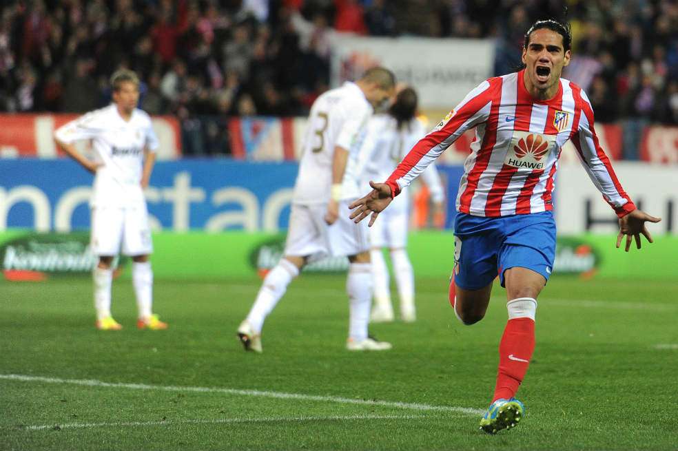 El delantero centro colombiano Radamel Falcao García será la punta de lanza de los rojiblancos. / AFP