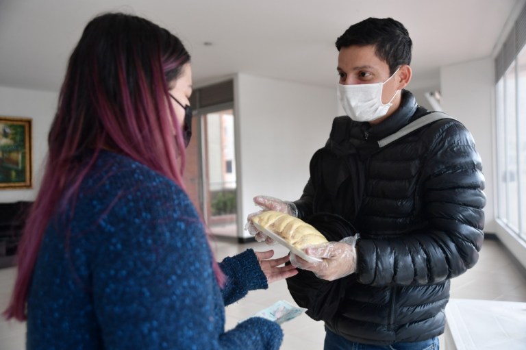 Días de coronavirus y héroes anónimos: Alexander, un vendedor de empanadas por Twitter