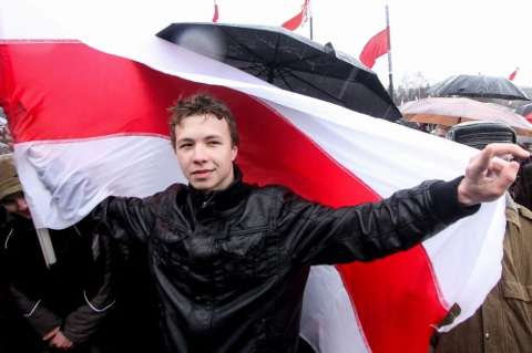 Lo que se sabe de Román Protasevich, el periodista que enfrenta la muerte en Bielorrusia