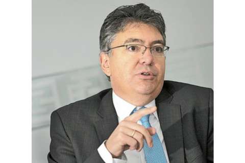 Presentan moción de censura contra el ministro de Hacienda