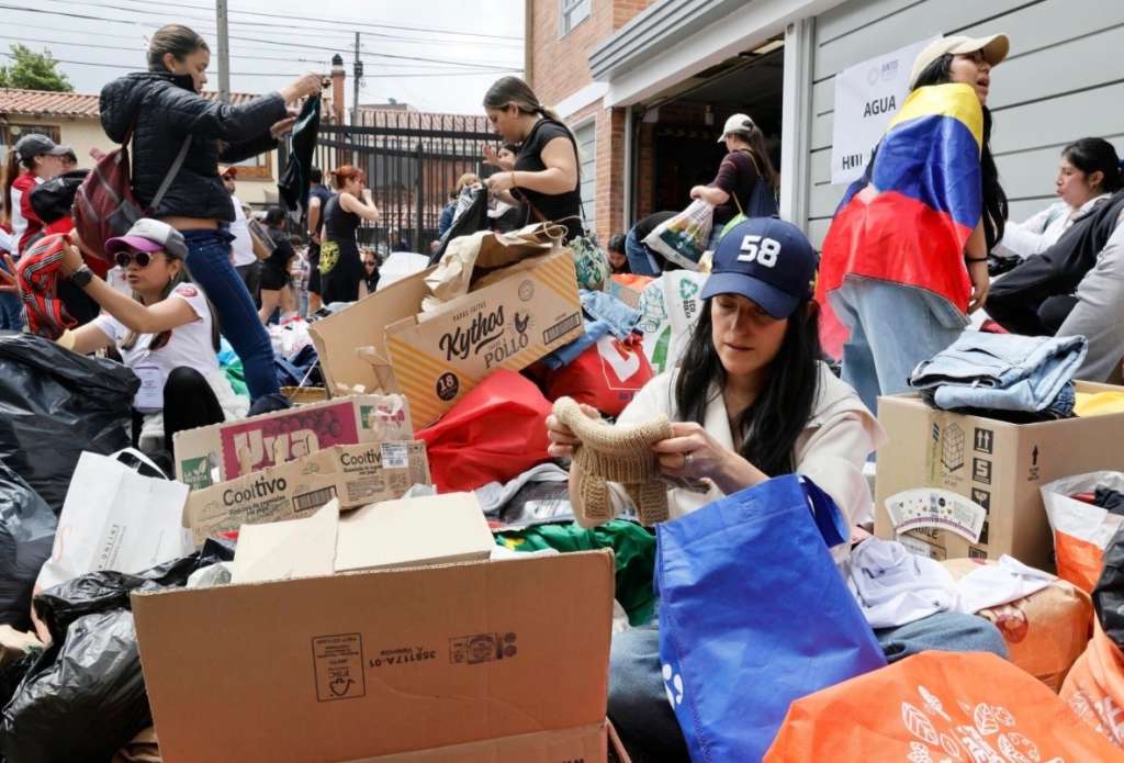 Los puntos habilitados reciben alimentos, agua y elementos de primera necesidad para apoyar a las comunidades afectadas por el terremoto.