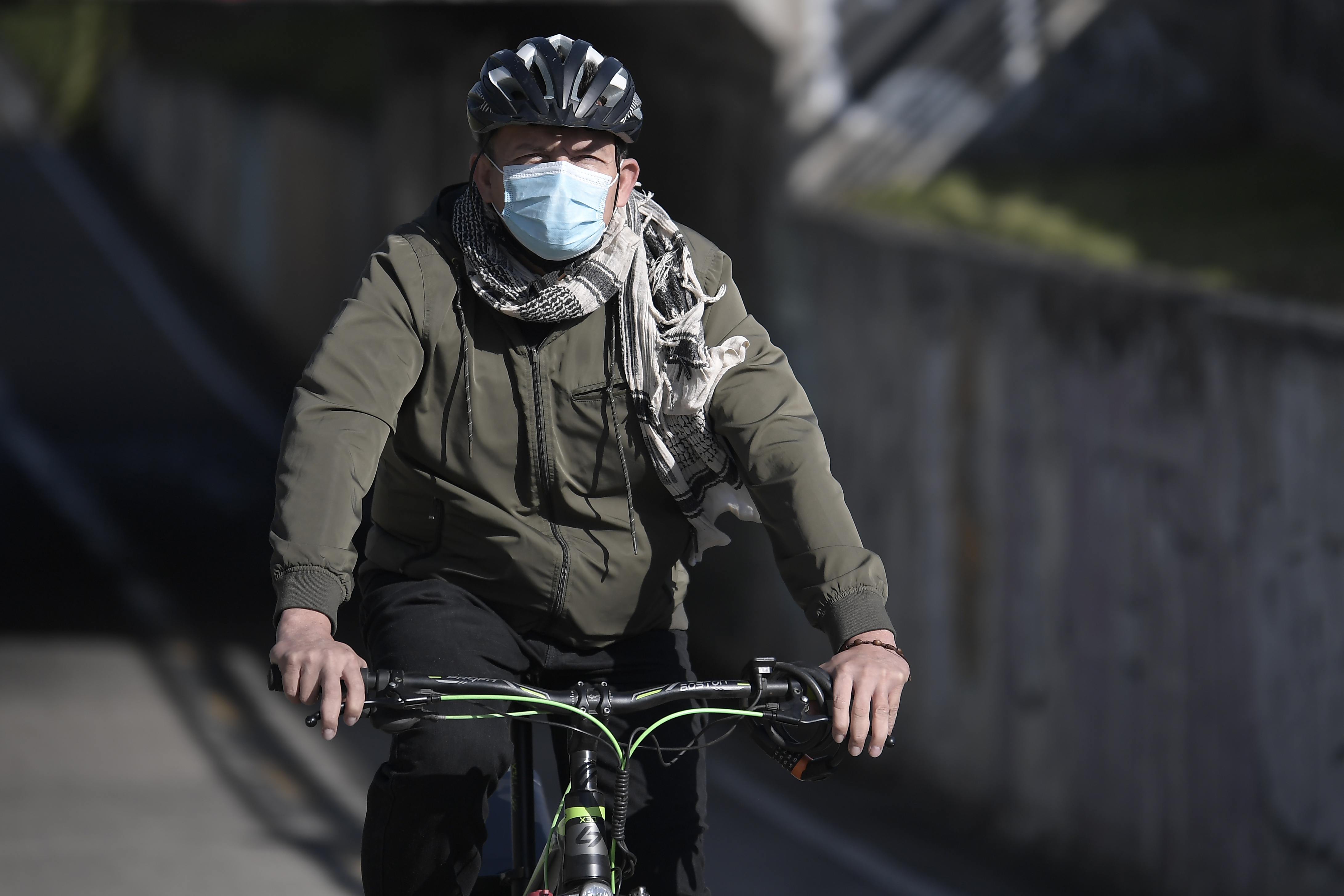 Diferentes aspectos de este día en Bogotá, en el que los habitantes se movilizaron en otros medios de transporte como: Transmilenio, taxis o bicicletas.