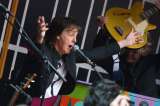 The Cure, Bob Dylan y Kiss se unen para interpretar a Paul McCartney