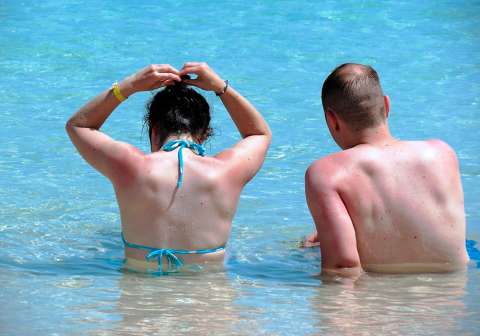 Las tasas de mortalidad por melanoma están aumentando en los hombres y disminuyendo en las mujeres