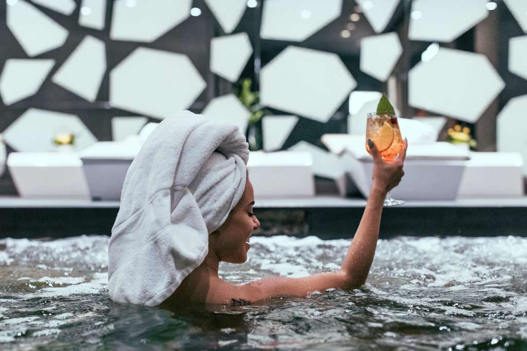 Away Spa, en el W Bogota, cuenta con un menú de exclusivos masajes y tratamientos para manos, pies, cuerpo y rostro, entre otros.