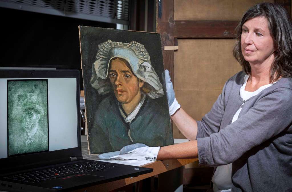 Edinburgh (United Kingdom), 19/06/2022.- An undated photo made available by the National Galleries of Scotland on 14 July 2022 shows Senior Conservator Lesley Stevenson viewing a painting 'Head of a Peasant Woman' (1885) by Vincent Van Gogh and an x-ray image (L) of the painting, in Edinburgh, Scotland. The x-ray image revealed a portrait of Vincent Van Gogh behind the painting and is believed to be a previously unknown self portrait of the artist Vincent Van Gogh. (Reino Unido, Edimburgo) EFE/EPA/NEIL HANNA / HANDOUT MANDATORY CREDIT HANDOUT EDITORIAL USE ONLY/NO SALES