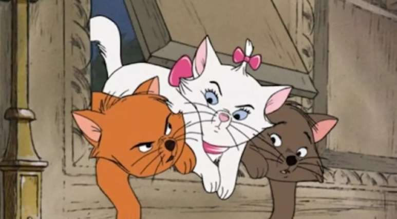 Estrenada en 1970, Los Aristogatos sigue las aventuras de unos felinos afincados en París y que reciben la impactante noticia de que van a heredar el cuantioso patrimonio de Madame Adelaide Bonfamille, su dueña.