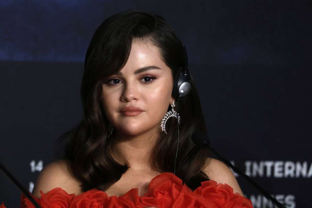Cannes (France), 19/05/2024.- Actor Selena Gomez attends the press conference for 'Emilia Perez' during the 77th annual Cannes Film Festival, in Cannes, France, 19 May 2024. The movie is presented in competition of the festival which runs from 14 to 25 May 2024. (Cine, Francia) EFE/EPA/GUILLAUME HORCAJUELO / POOL