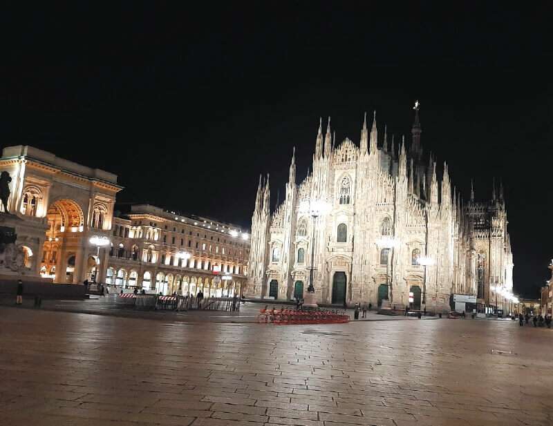 El Duomo de Milán, uno de los centros religiosos más concurridos del país, también luce vacío estos días.
/ Cortesía