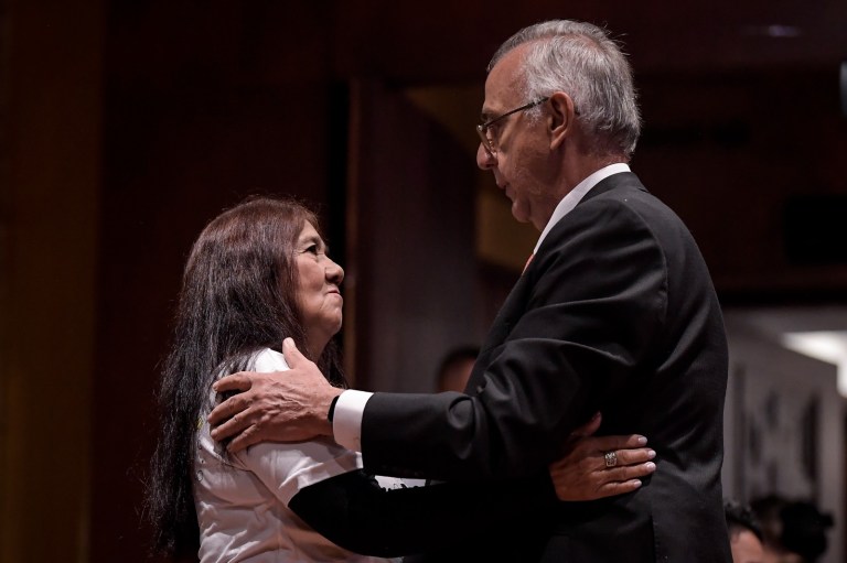En un evento histórico, el ministro de Defensa, Iván Velásquez, le pidió perdón a Ilba Hernández, madre de Alix Fabián Vargas Hernández, por su muerte. Este hombre fue asesinado y posteriormente desaparecido por miembros del Ejército.
