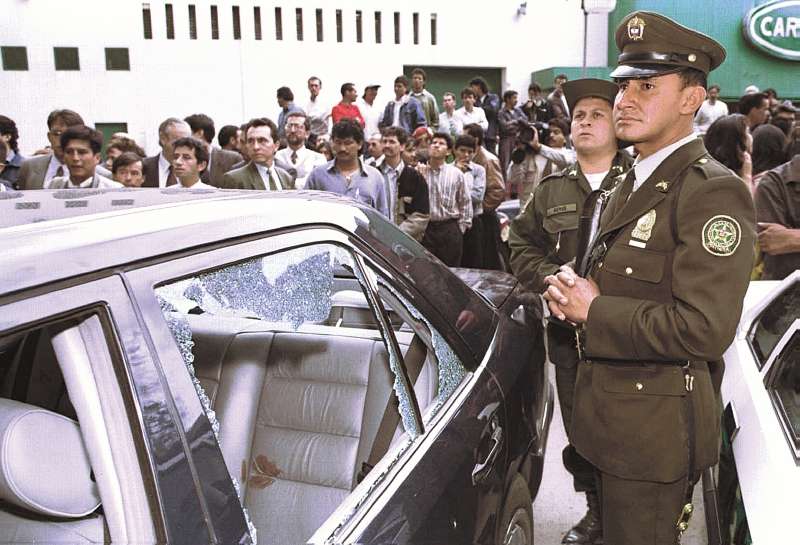 Álvaro Gómez Hurtado salía de dictar una clase en la Universidad Sergio Arboleda y abordó su vehículo cuando fue atacado. En el hecho también fue asesinado osé del Cristo Huertas Hastamorir, su monitor de clase.