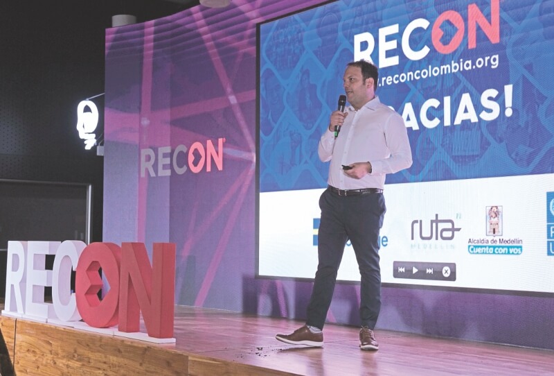 Andrés Santamaría, director de Recon, durante la Cumbre en Medellín. / Recon