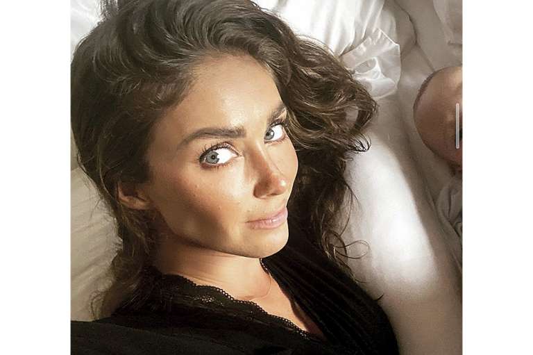 Anahi adicta a la cirugia