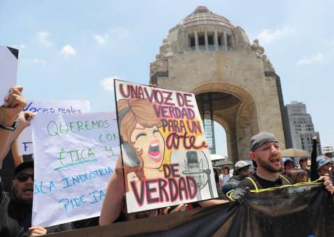 Artistas mexicanos exigen ley contra el uso de voces con IA sin permiso