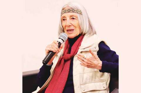 Una campaña recolecta cartas para Albalucía Ángel por sus 90 años: así se puede participar