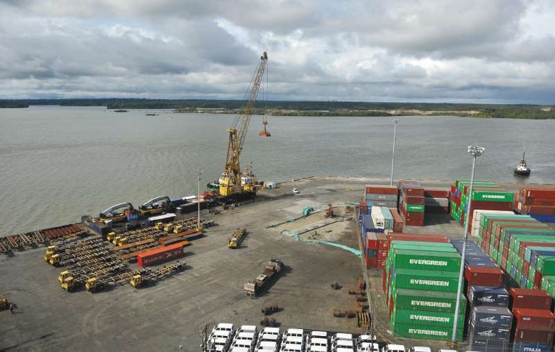 Se calcula que hay unas 90.000 toneladas de carga represada en los tres puertos de Buenaventura: Sprbun, TCBuen y Aguadulce. / Gustavo Torrijos - El Espectador