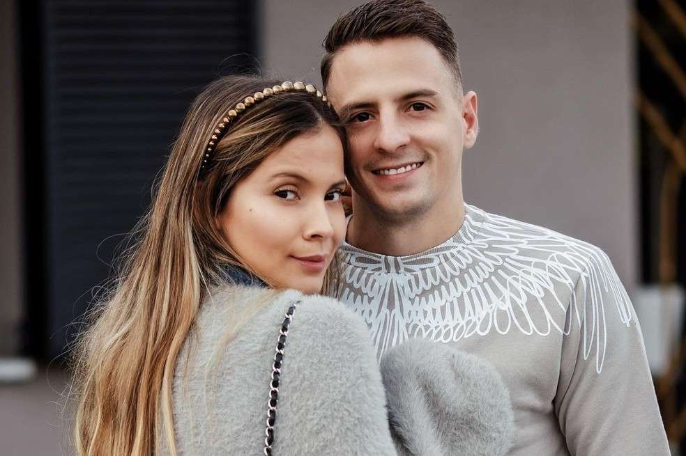Por una foto de su esposa Karim Jiménez, usuarios en redes sociales aseguran que el futbolista será padre por tercera vez.