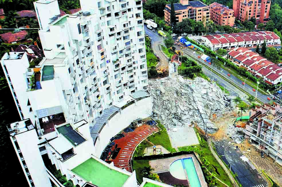 Las seis etapas de la edificación conocida como Space eran finalmente un solo edificio y por eso el riesgo de que las torres aún en pie colapsen. / Luis Benavides