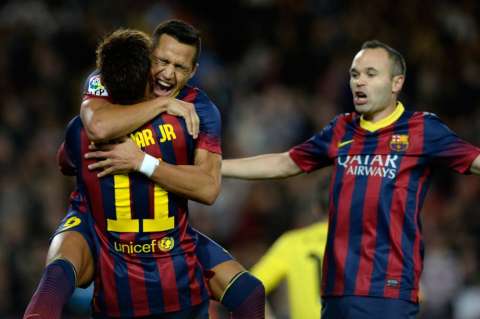 Barcelona ganó el clásico catalán y se consolida en el liderato