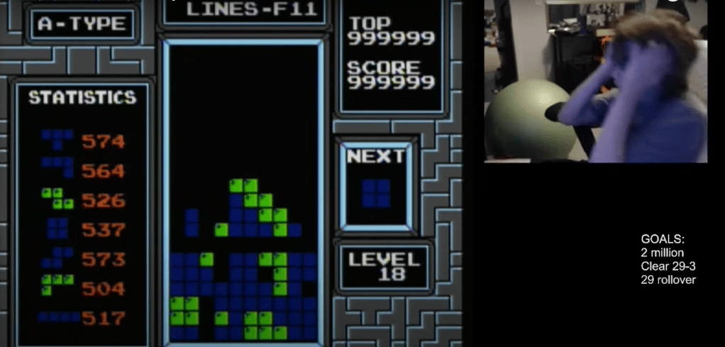 El niño de 13 años logró establecer el mayor récord en la historia de Tetris.