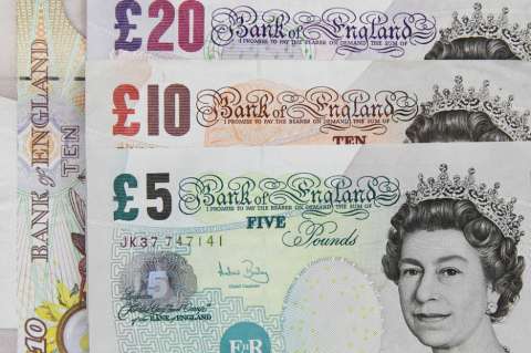Indignación de vegetarianos porque el Banco de Inglaterra imprimirá billetes con grasa animal